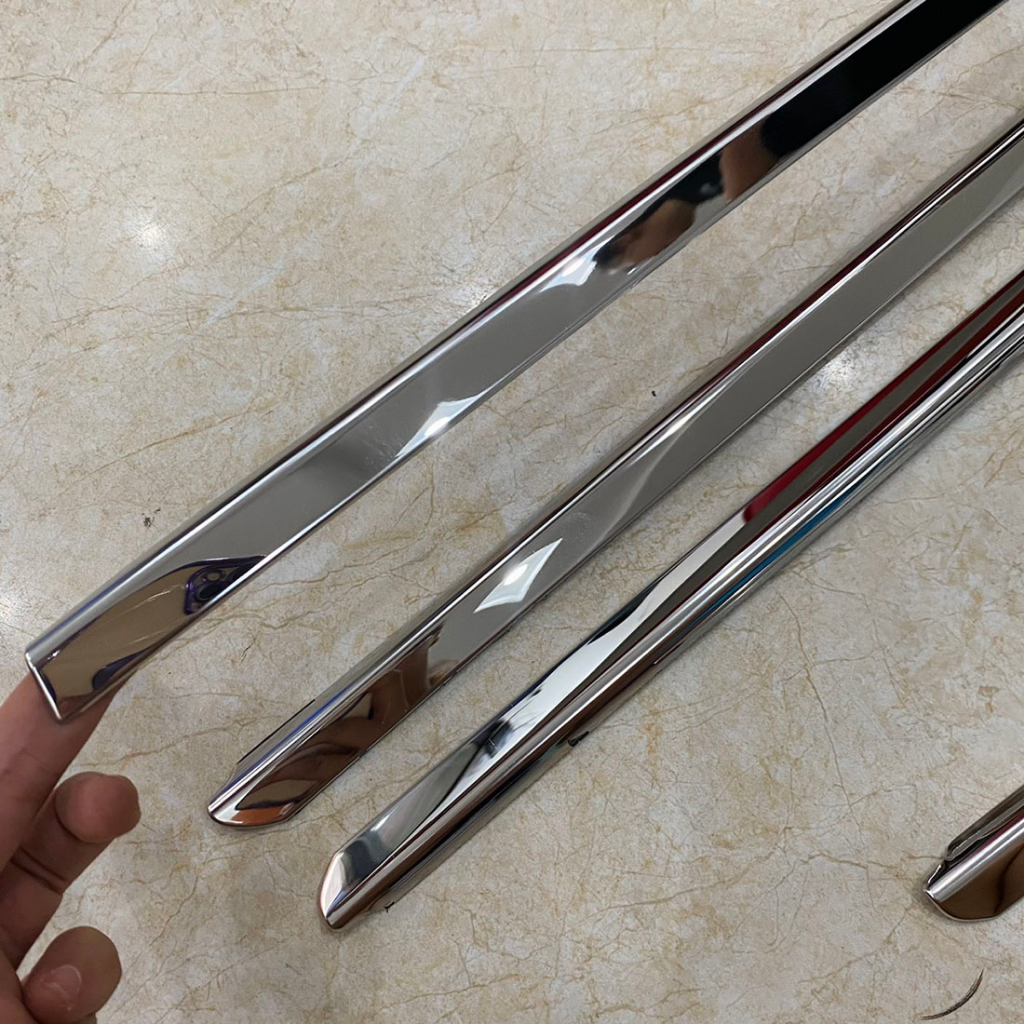 Nẹp chân kính xe Toyota Wigo 2023 chất liệu Inox, trang trí cửa xe đẹp