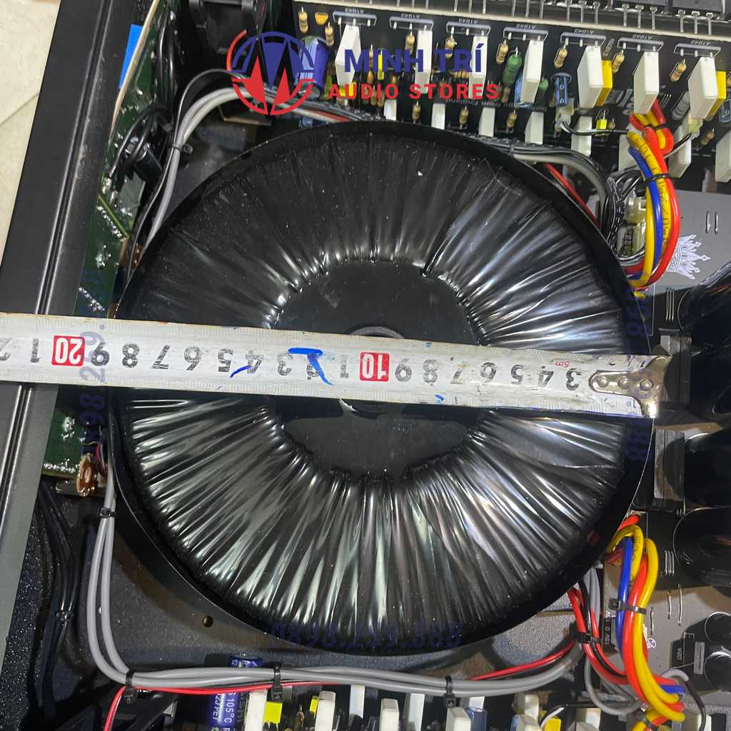 Cục Đẩy 4 Kênh Hàng Bãi Crown 4 X 1200W, 48 Sò, 12 Tụ, Nguồn Xuyến 19Cm, 1 Kênh Kéo Được Sub Kép 40 - Minh Trí Audio