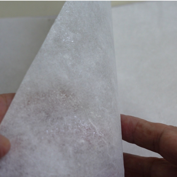 Giấy lót thêu vi tính, thêu tay có keo, ủi khi lót . Loại tốt dày  giúp vải không bị co, giãn khi thêu