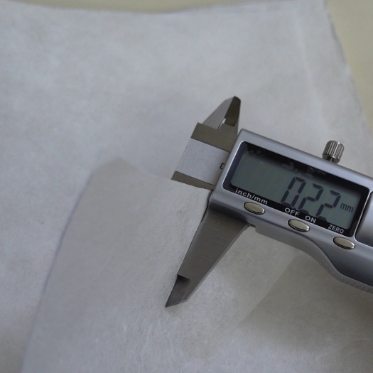 Giấy lót thêu vi tính, thêu tay có keo, ủi khi lót . Loại tốt dày  giúp vải không bị co, giãn khi thêu