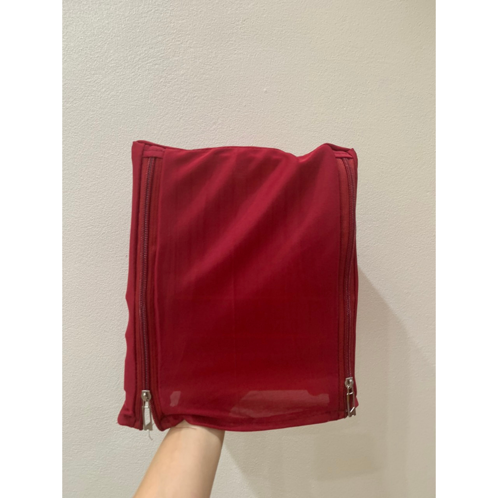 Áo lồng khuyên vuông 2 khoá chất liệu vải đỏ đẹp