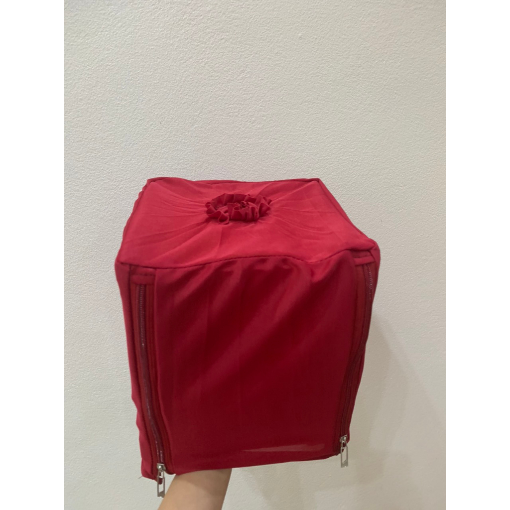 Áo lồng khuyên vuông 2 khoá chất liệu vải đỏ đẹp