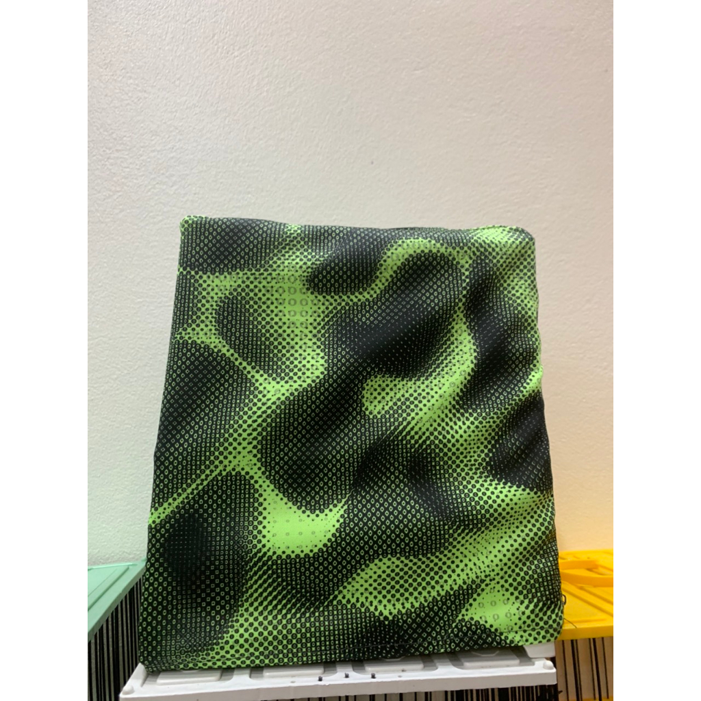 Áo lồng khuyên vuông 2 khoá chất liệu vải đỏ đẹp