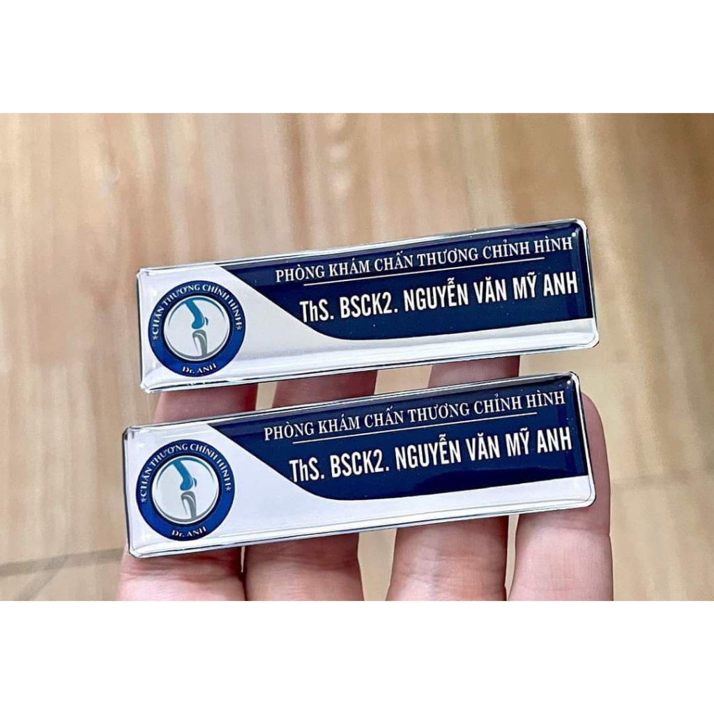 Bảng tên nhân viên in theo yêu cầu. Thẻ tên cài áo