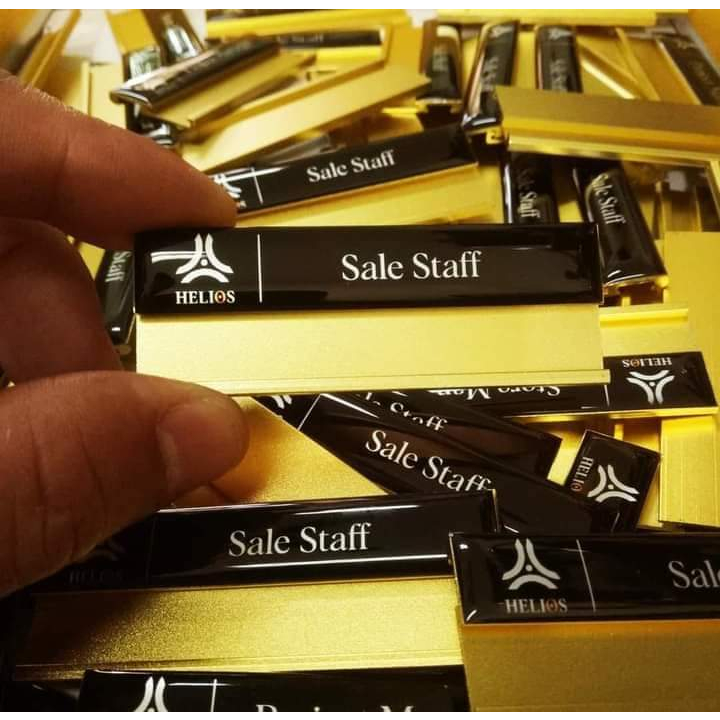 Bảng tên nhân viên in theo yêu cầu. Thẻ tên cài áo