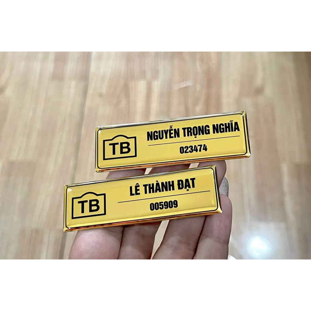 Bảng tên nhân viên in theo yêu cầu. Thẻ tên cài áo