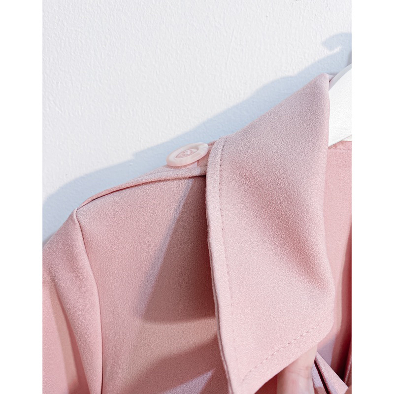 Trench coat dáng lỡ hồng pastel