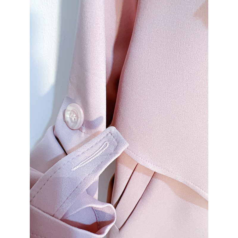 Trench coat dáng lỡ hồng pastel