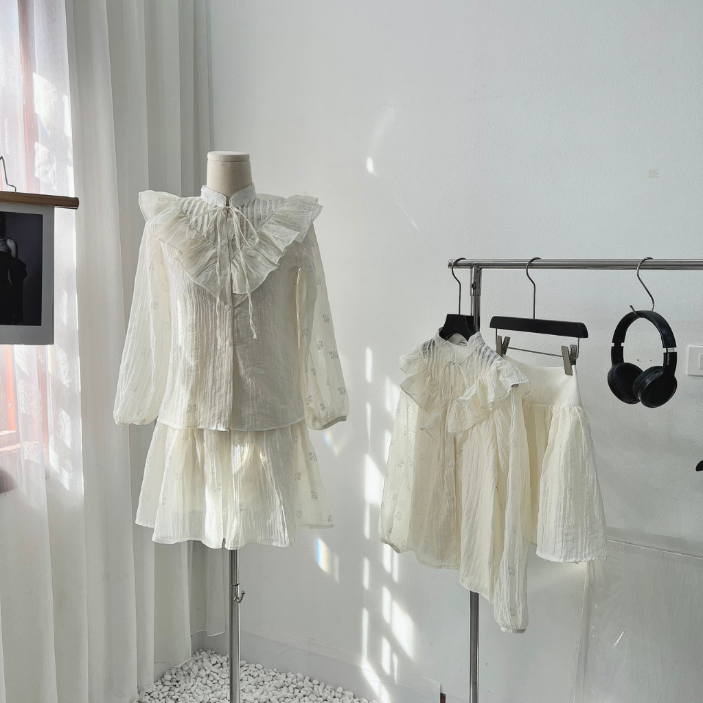 SET VÁY HOA NHÍ TƠ BÈO CỔ NƠ doubleh.clo - Set 2 món áo sơ mi cổ tàu bèo ren vai tay bồng kèm chân váy xoè có quần trong