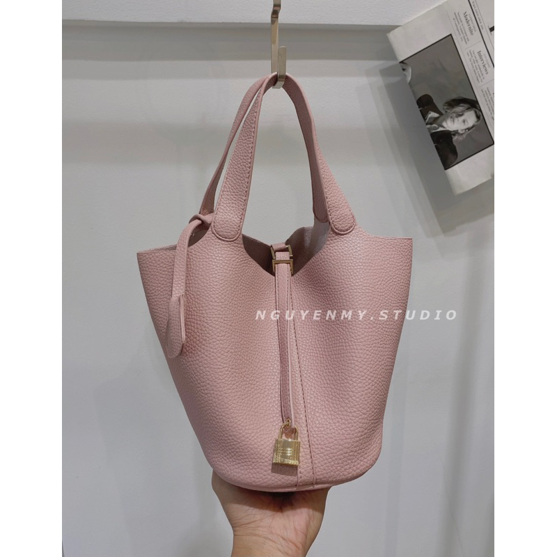 Giỏ da HM tặng kèm charm ngựa màu random