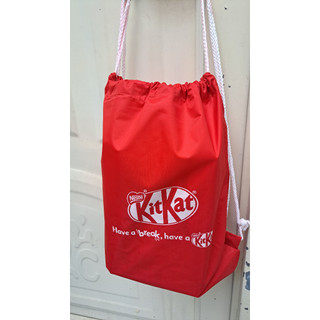 Balo dày có dây rút quà từ Kitkat