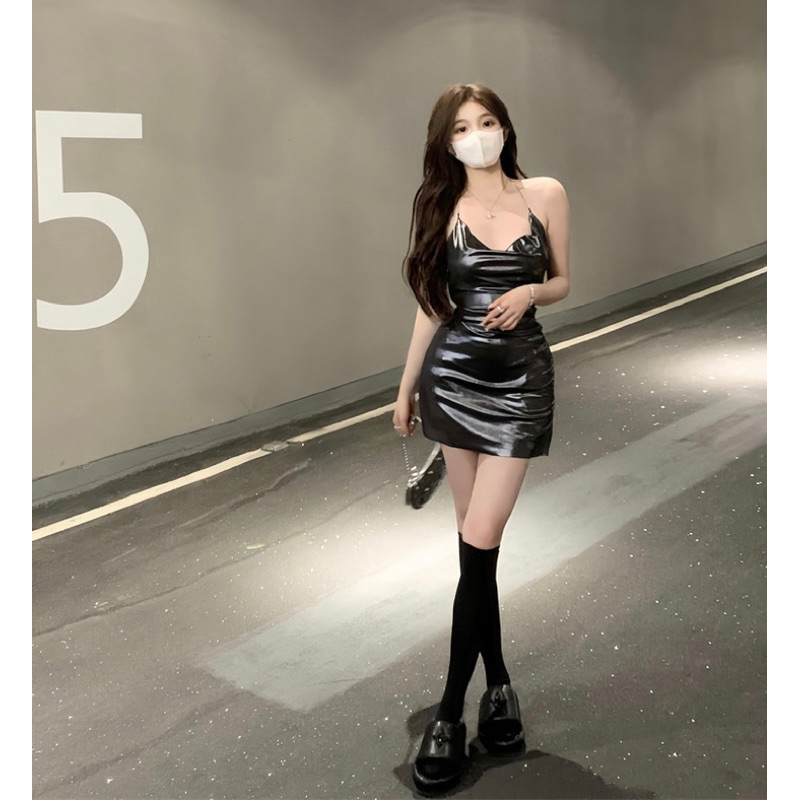 Đầm body da cổ yếm hở lưng Ulzzang