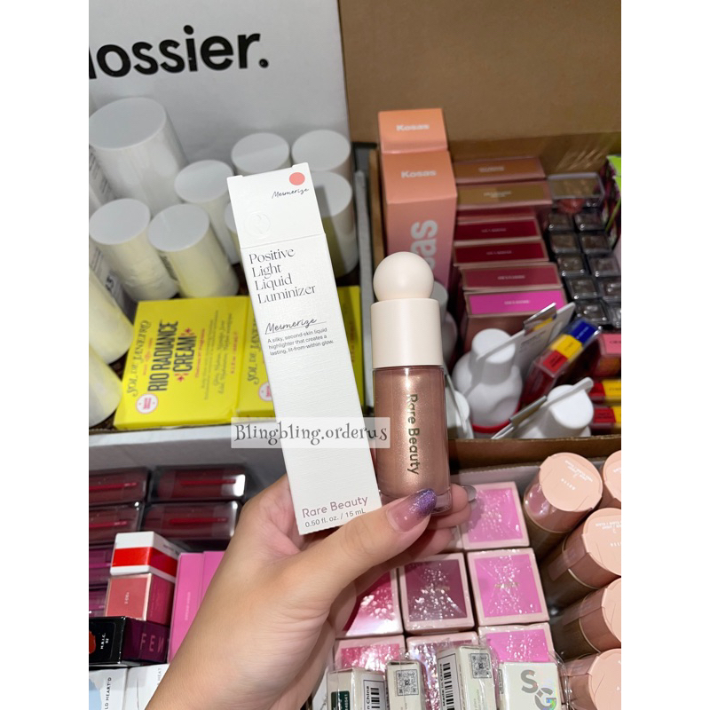 Highlight kem Rare Beauty màu Mesmerize, Flaunt $25