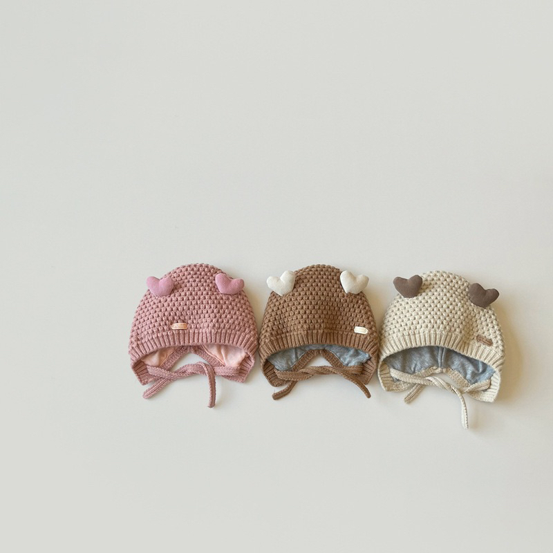 Mũ trùm len móc trái tim cho bé