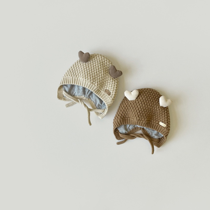 Mũ trùm len móc trái tim cho bé