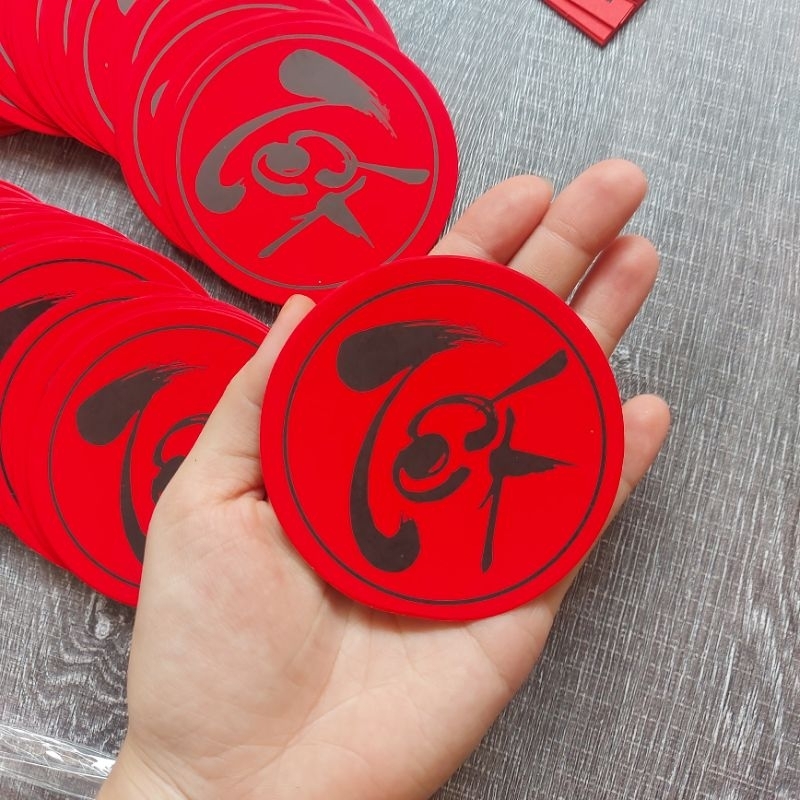 1 cái thẻ đỏ chữ thư pháp/ gắn mẹt, liễng trang trí Tết