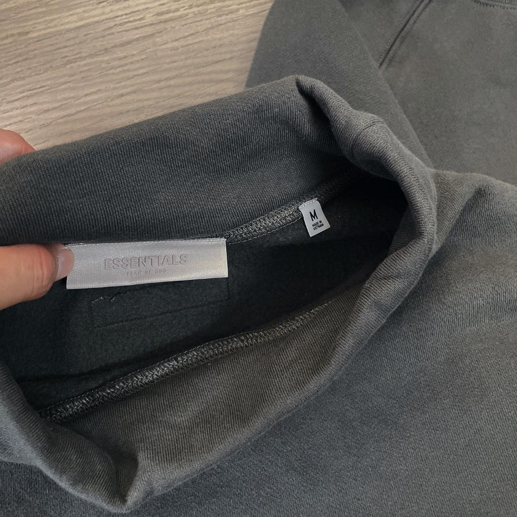 Áo Sweater Essentials 2022 - Chữ in nhung