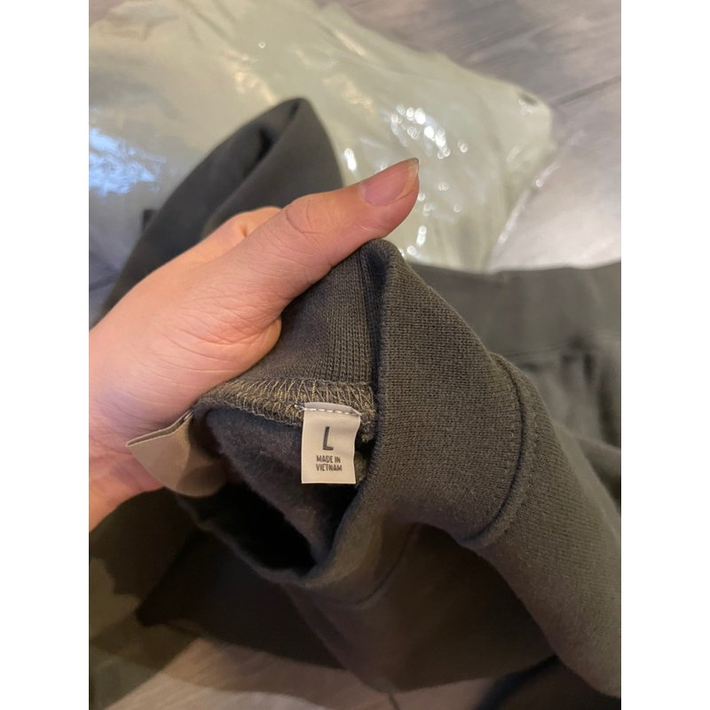 SWEATER NỈ ESSENTIALS OFFBLACK