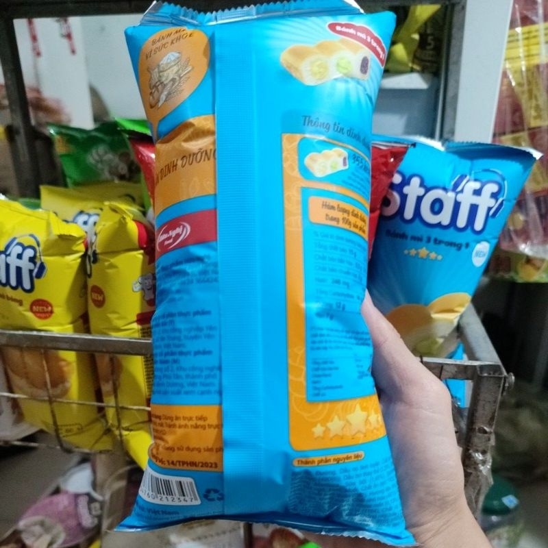 Bánh mì STAFF nhân Bơ-Cốm-Sữa, Chà bông
