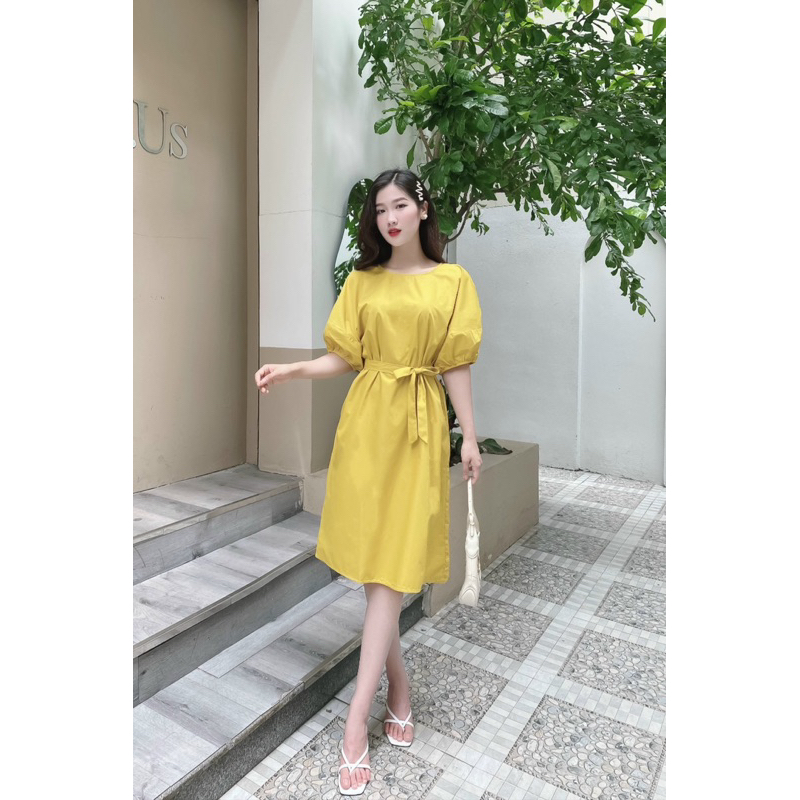 Đầm thiết kế cổ chữ V có dây cột phía sau