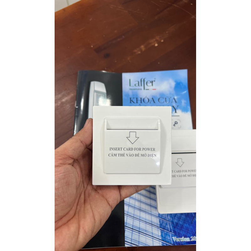 Công tắc thẻ từ tự động cho khách sạn