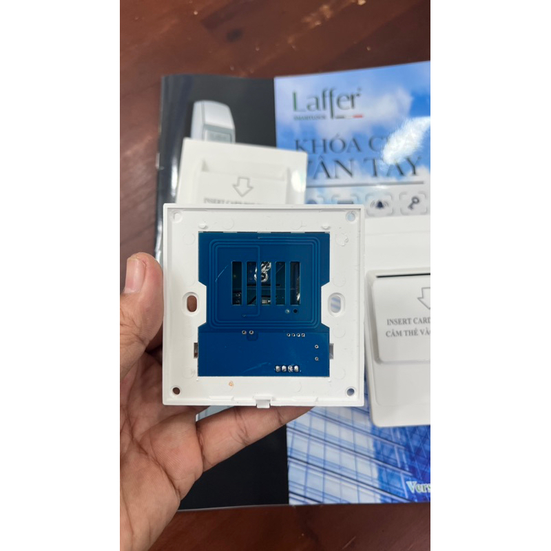 Công tắc thẻ từ tự động cho khách sạn