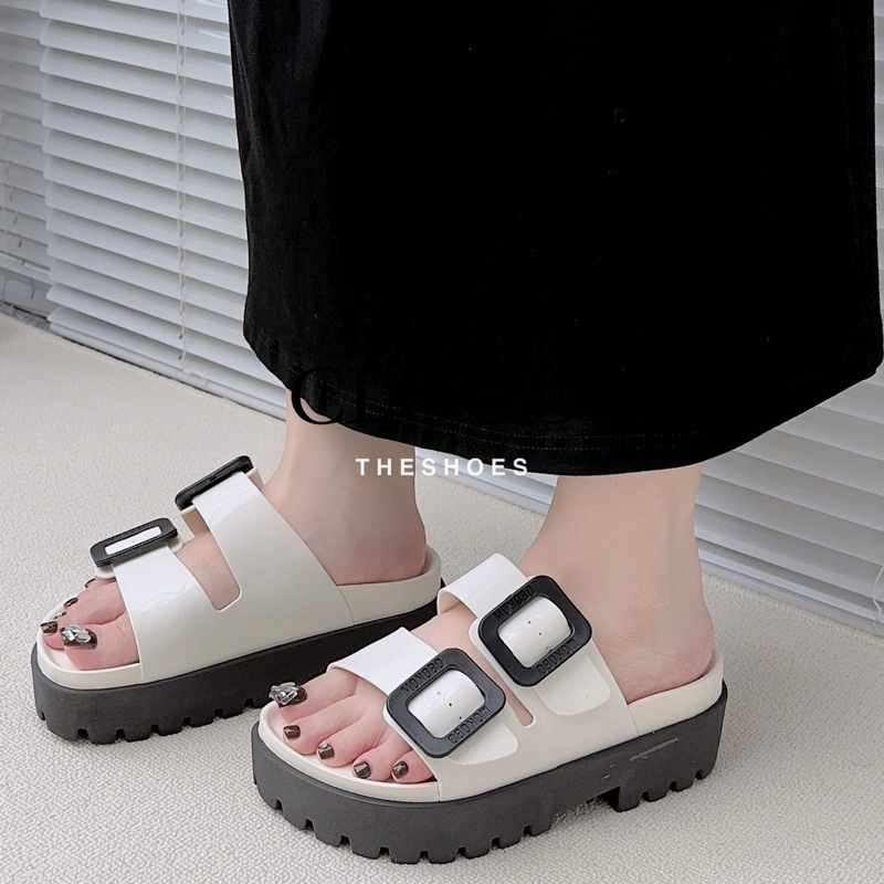 Dép nhựa khoá hai quai