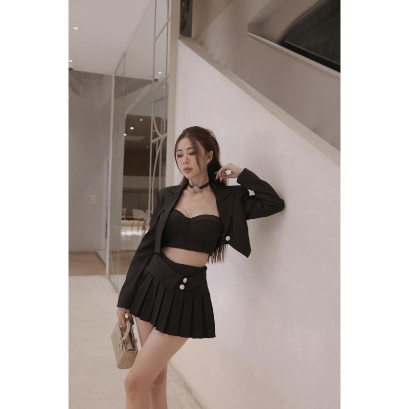 Set váy nữ 3 chi tiết gồm áo hai dây croptop mix chân váy xếp ly kèm áo khoác vest màu be, nâu, đen