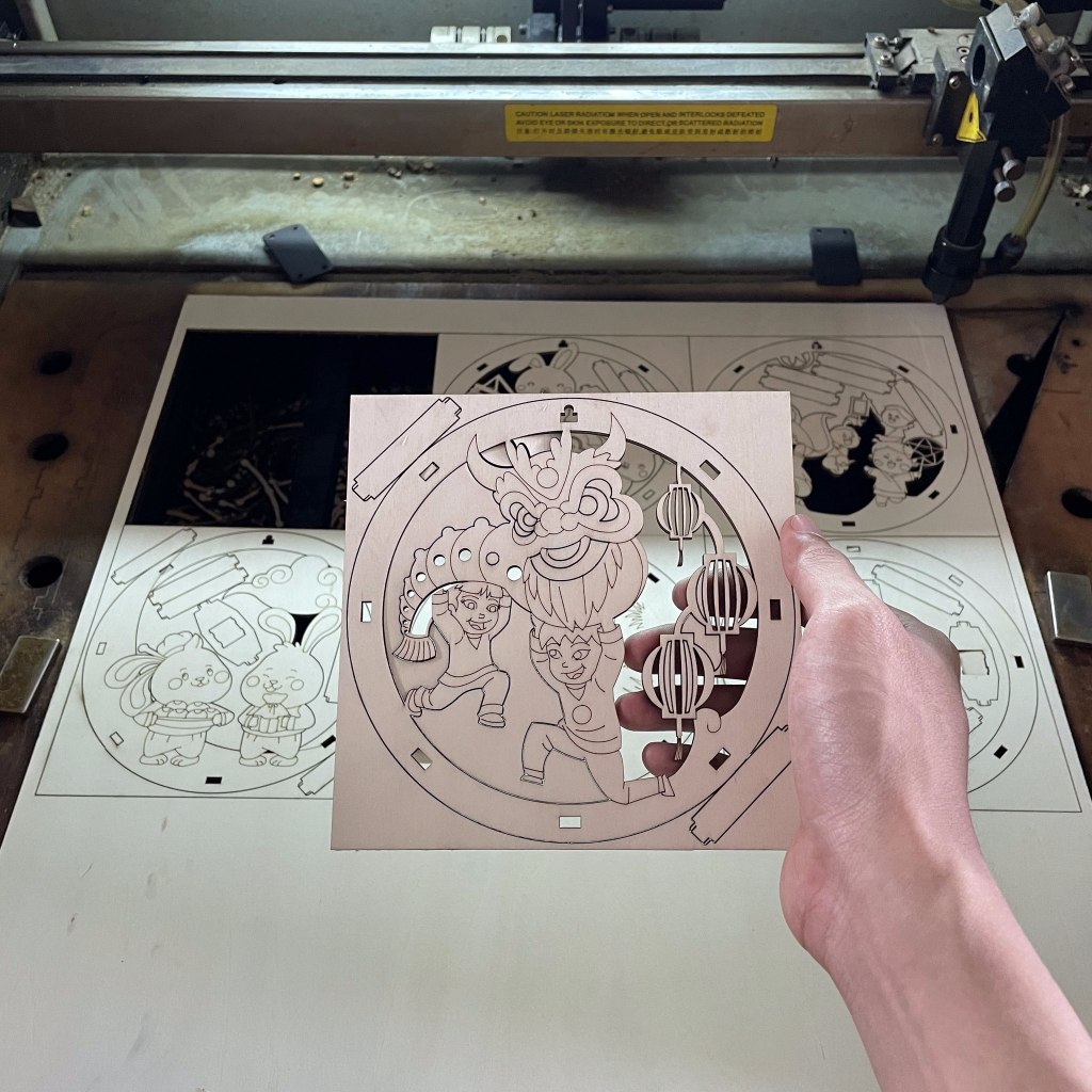 Lồng đèn gỗ trung thu cao cấp TỰ VẼ TÔ MÀU NHIỀU HÌNH có đèn , dùng pin OREX