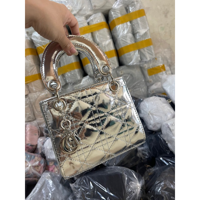 Túi xách tay đeo chéo DIO tặng kèm chùm móc khoá DIO size 19 T900