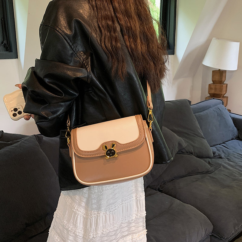 Túi đeo chéo nữ khóa logo xinh xắn, hàng form đẹp loại 1 Thơm Túi - A51