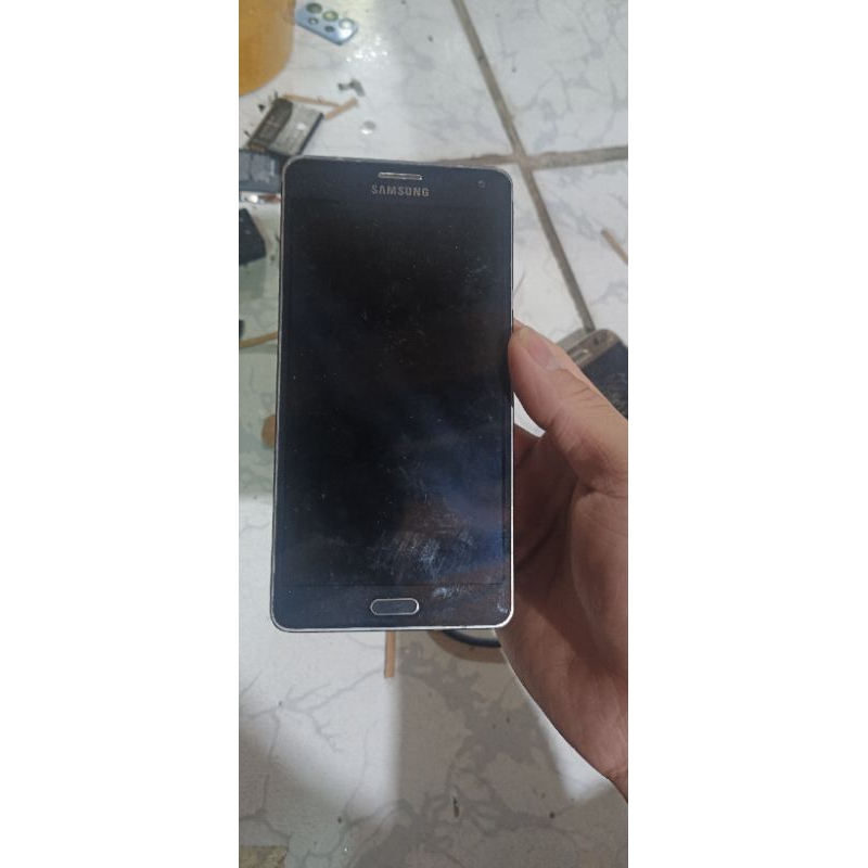 Cụm xác Samsung A700 sống full hư màn hình