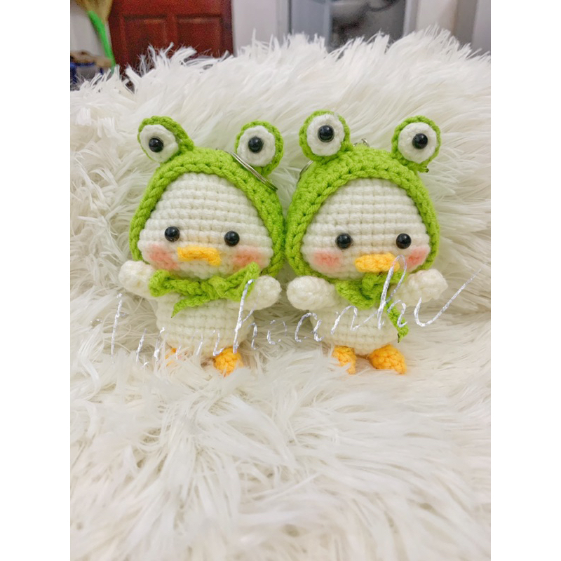 Móc khoá vịt đội mũ ếch bằng len handmade