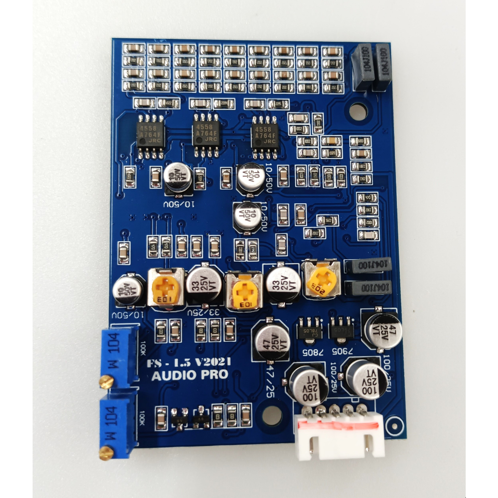 Bo mạch chống hú