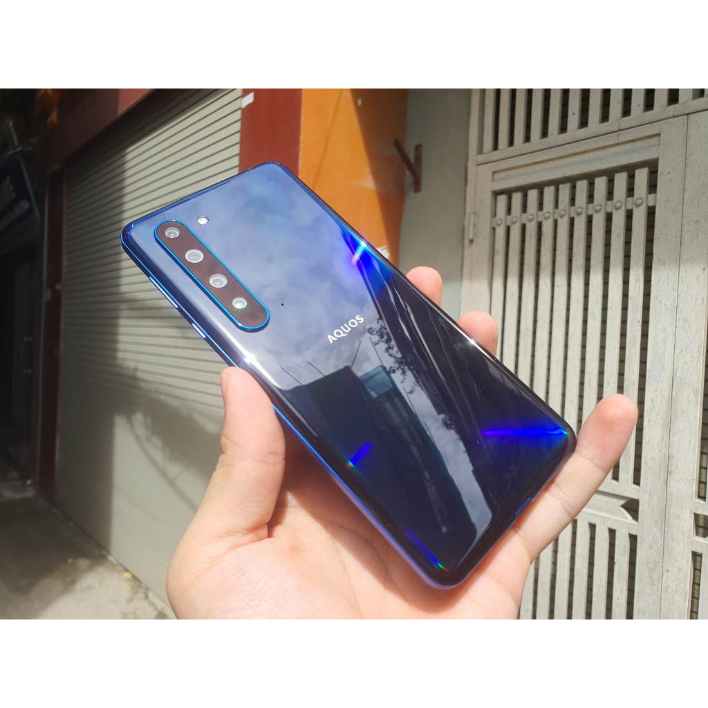 Sharp Aqous R5G: Chỉ 3 Triệu Có Snapdragon 865, 12GB RAM Và Màn Hình 1 Tỷ Màu