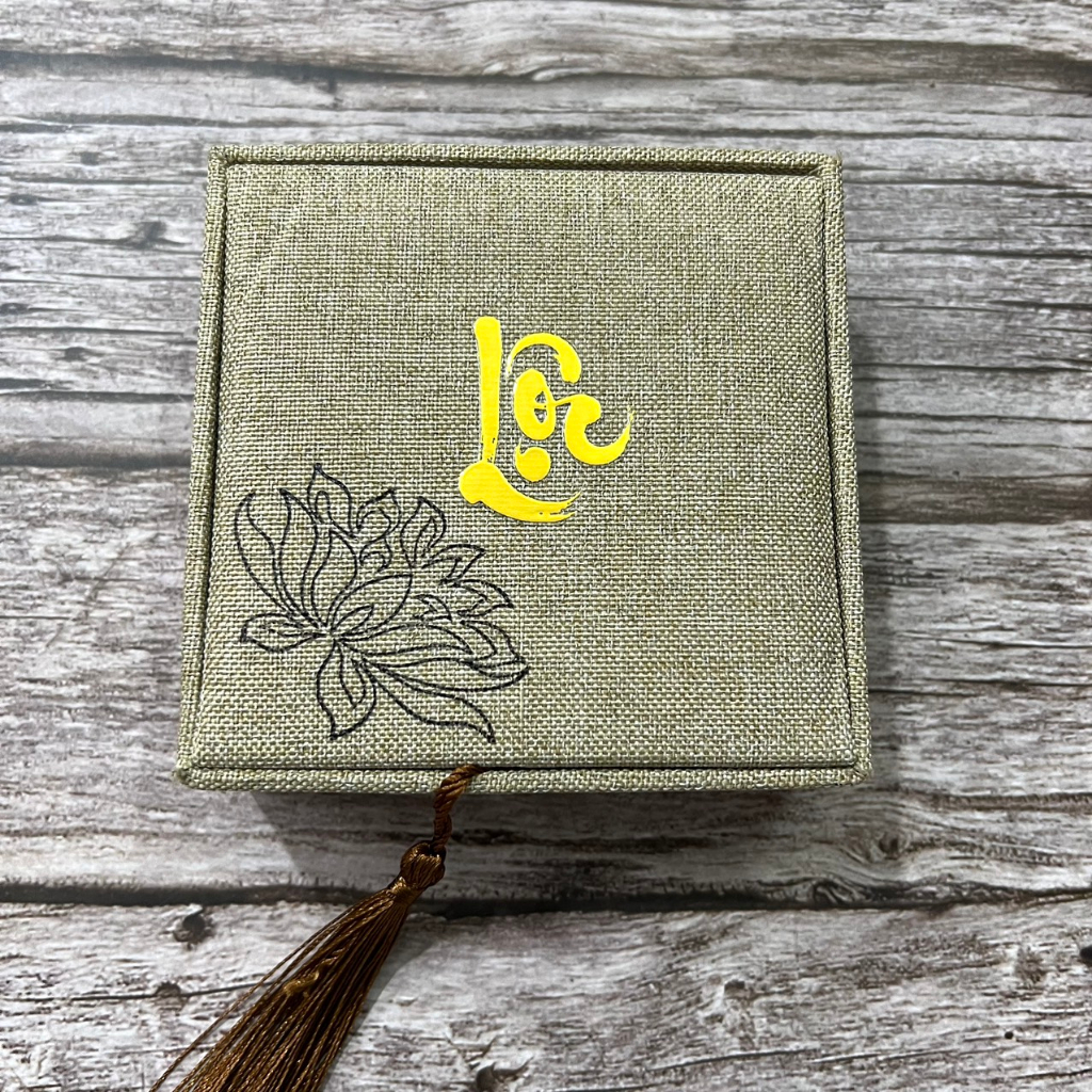 Hộp gấm đựng vòng tay trang sức kích thước 10x10 cm