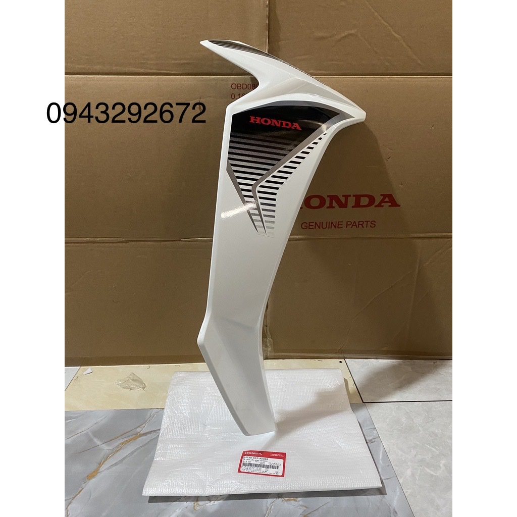 Cánh Yếm Ngoài Phải Wave Blade Trắng *NHB55* Honda (64750K57A00ZA)