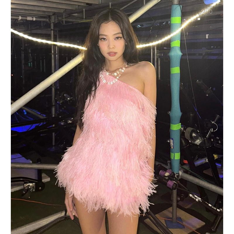Chubbyy - Đầm tầng hồng lệch vai Dupe váy Jennie Blackpink ( ảnh thật chất phía sau )