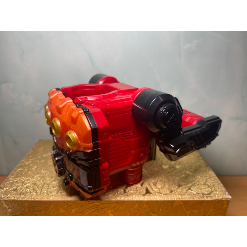 Hiệp sĩ mặt nạ - DX Cross-Z Magma Knuckle & Dragon Magma Full Bottle - Kamen Rider Build Bandai