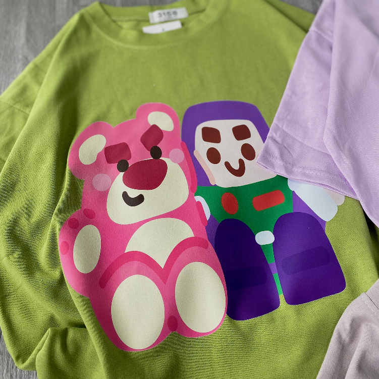 Áo thun nam nữ form rộng mẫu GẤU DÂU TOY STORY