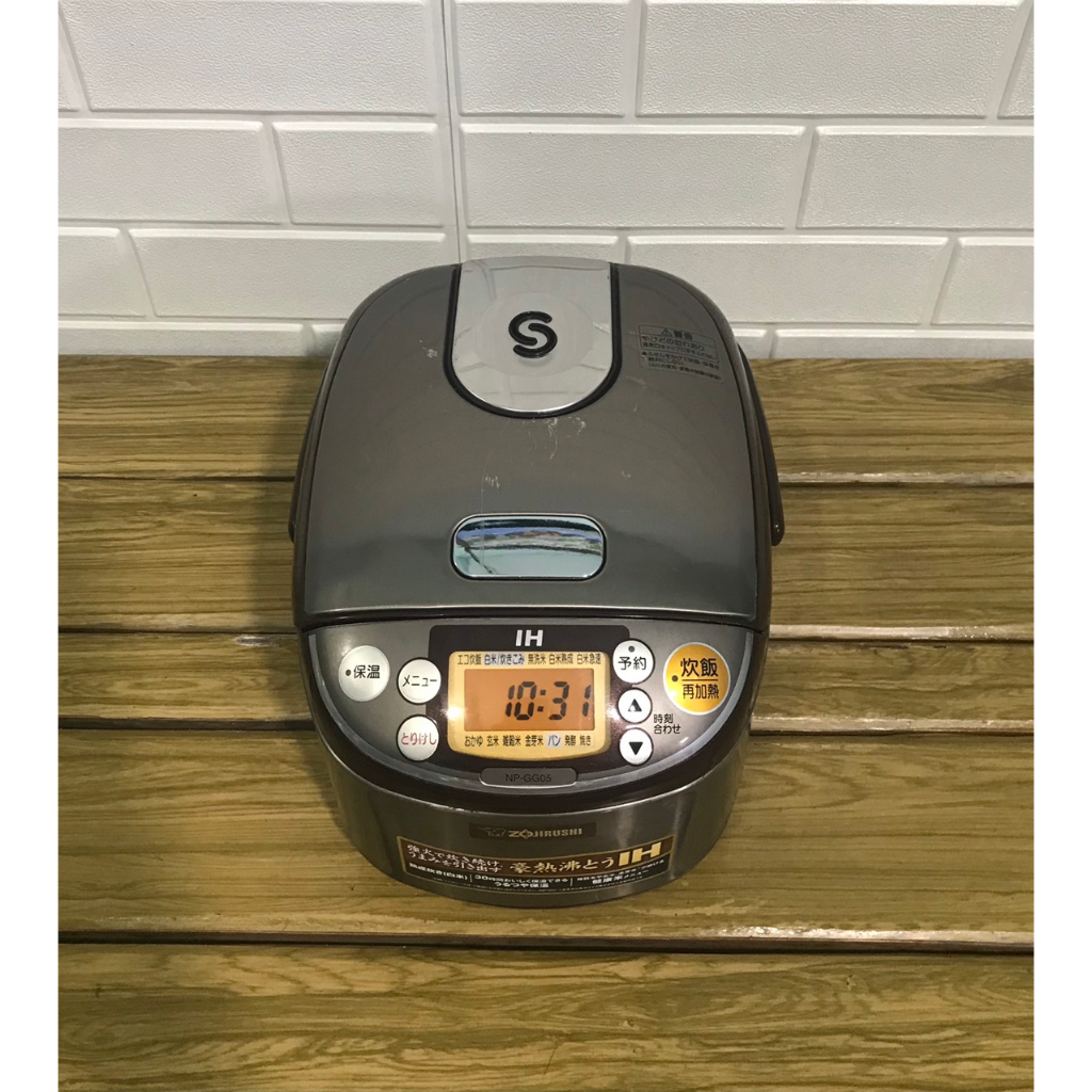 NỒI CƠM ĐIỆN NHẬT BẢN ZOJIRUSHI CAO TẦN NỬA LÍT 0.54L DATE 2017