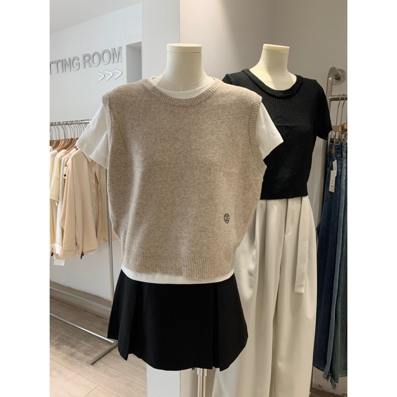 KAYY. Áo gile len thêu QS _ Gtqs