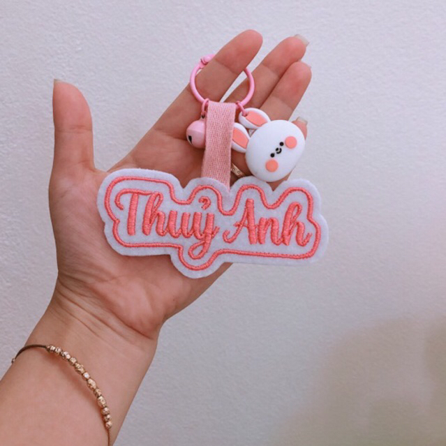 Móc khoá thêu tên cho bé