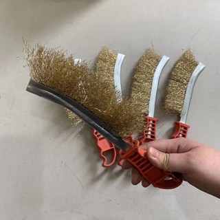 bàn chải sắt chà rỉ sét