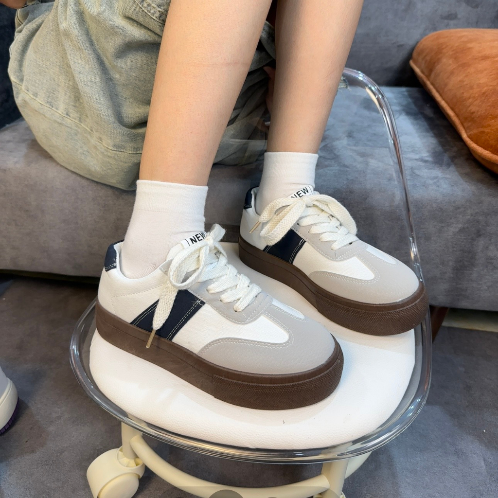 Giày thể thao nữ đế nâu viền kẻ Vooley-3625
