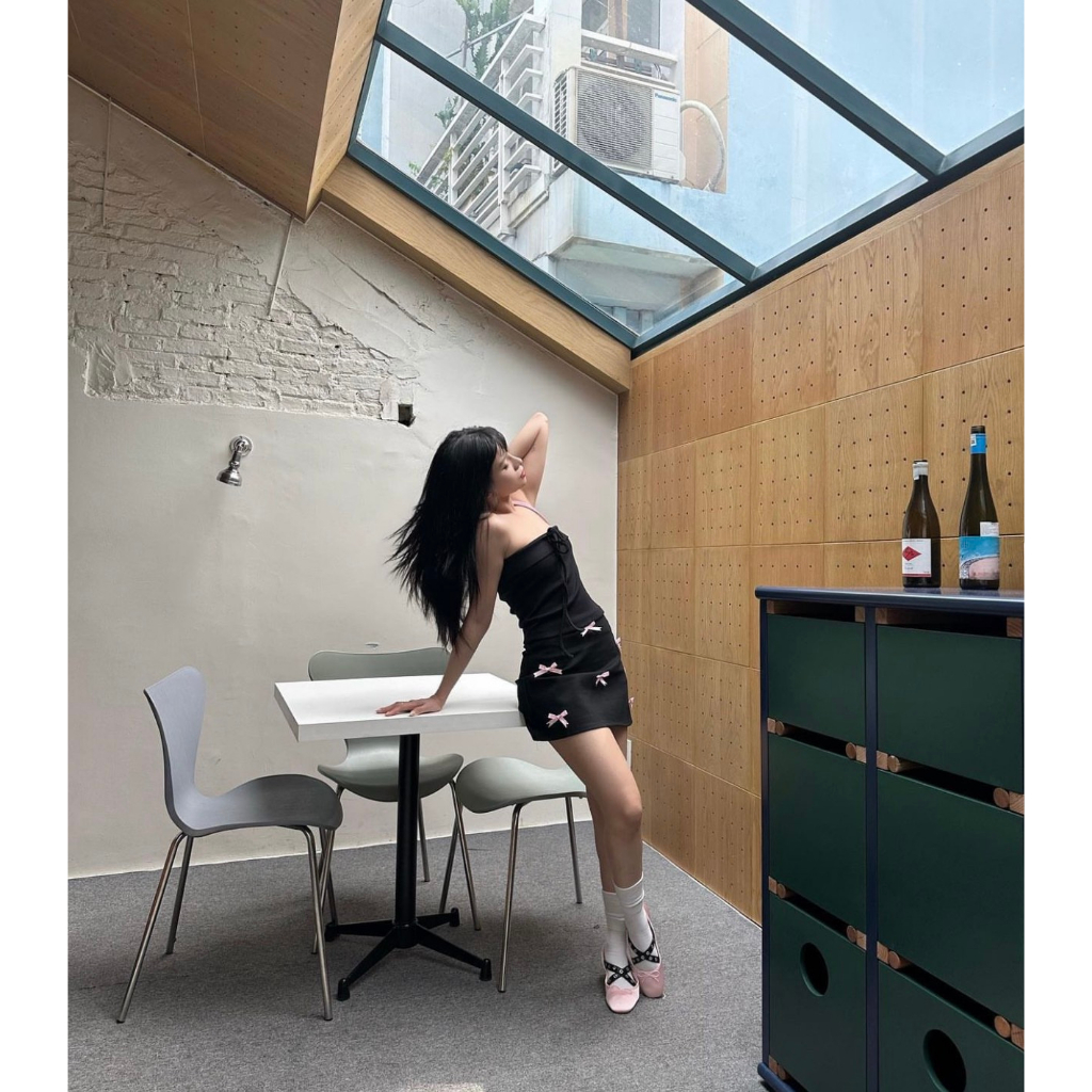 Chân váy chữ A đính nơ hot trend phong cách y2k