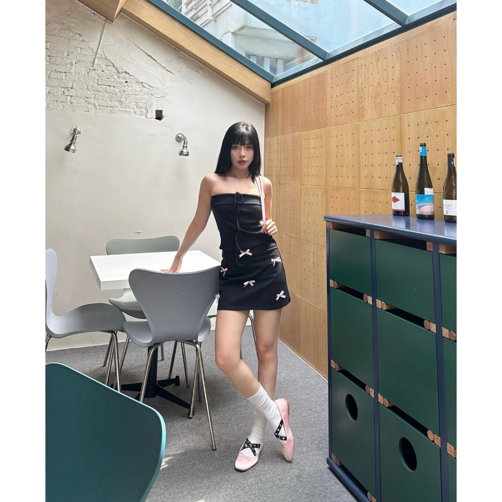 Chân váy chữ A đính nơ hot trend phong cách y2k