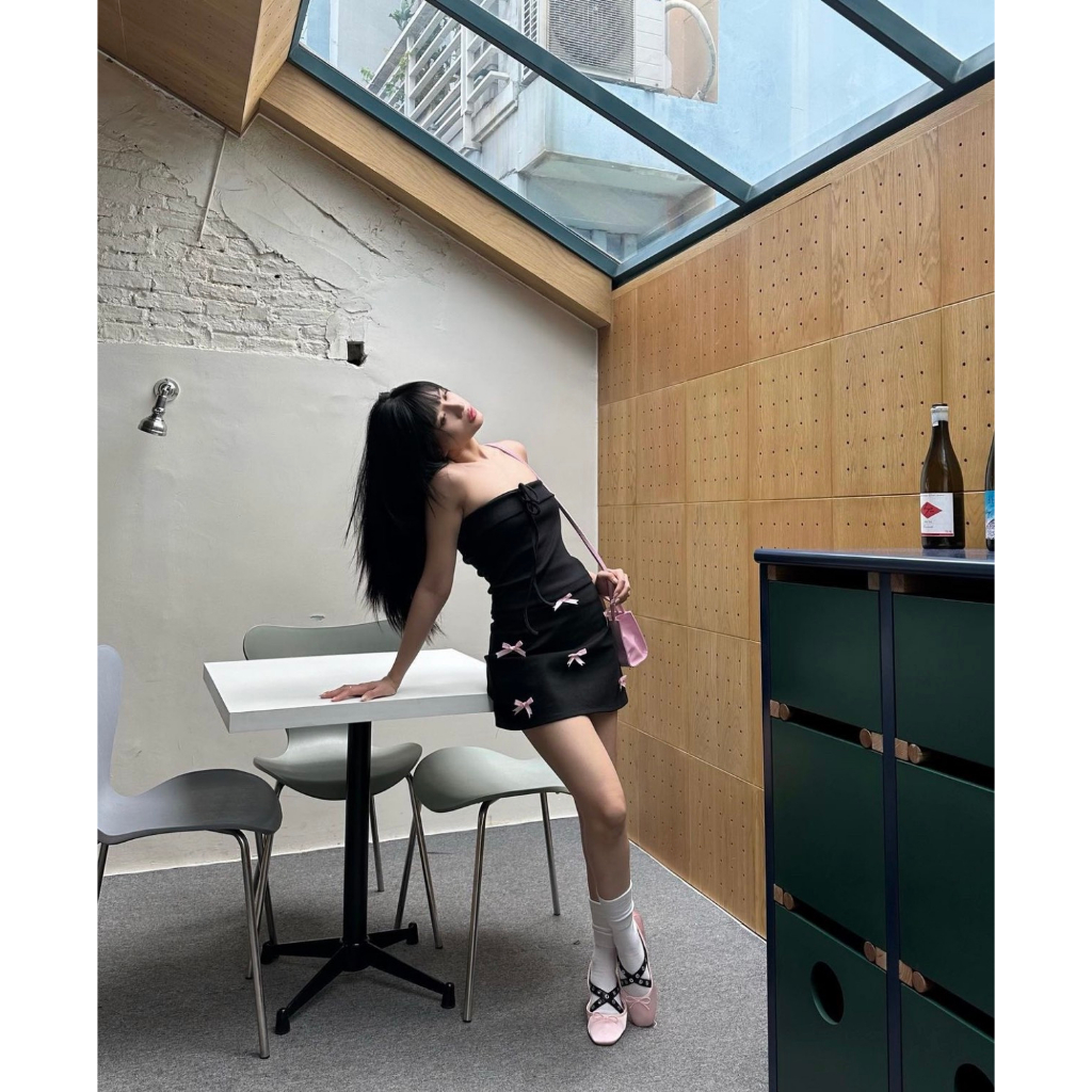 Chân váy chữ A đính nơ hot trend phong cách y2k