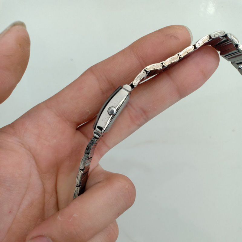 Đồng hồ nữ si nhật dạng tank vuông hiệu VITAROSO si đen