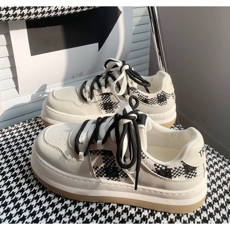 Giày nữ đế bằng đen trắng  cho nữ dễ thương